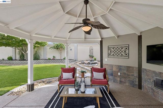 257 Summertree Dr, Livermore, CA 94551