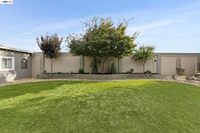 257 Summertree Dr, Livermore, CA 94551