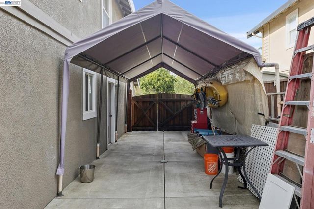 257 Summertree Dr, Livermore, CA 94551