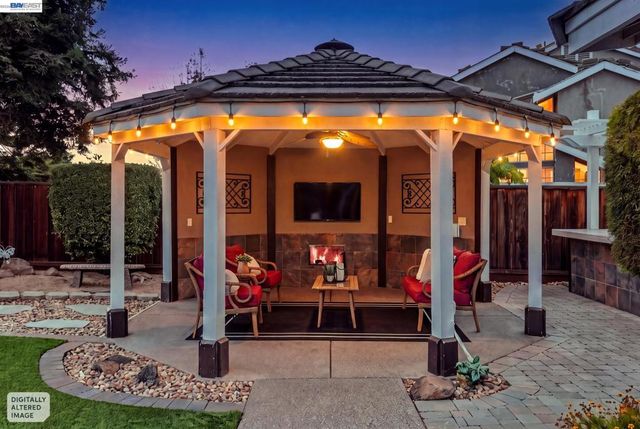 257 Summertree Dr, Livermore, CA 94551
