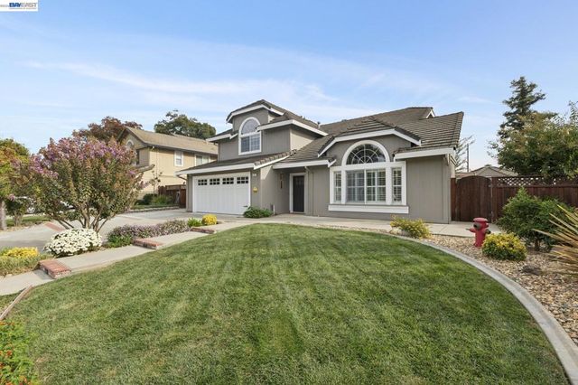 257 Summertree Dr, Livermore, CA 94551