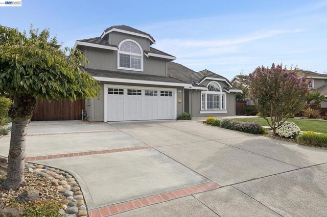257 Summertree Dr, Livermore, CA 94551