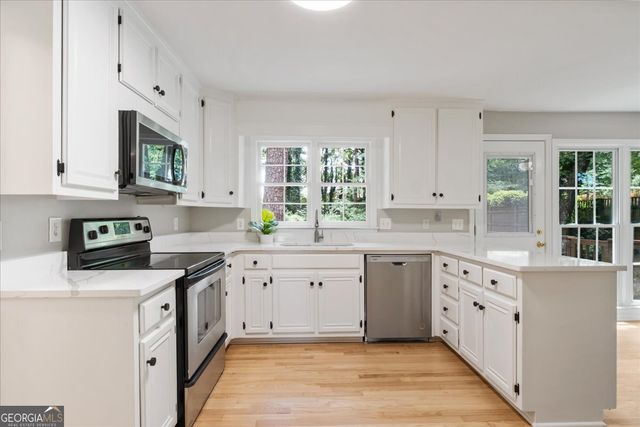 153 Lakeside Drive NW, Kennesaw, GA 30144