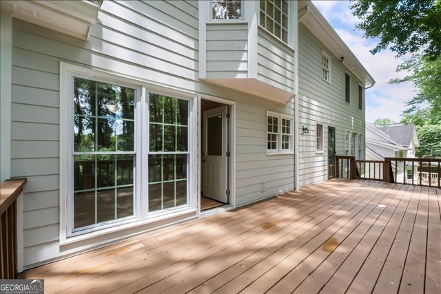153 Lakeside Drive NW, Kennesaw, GA 30144