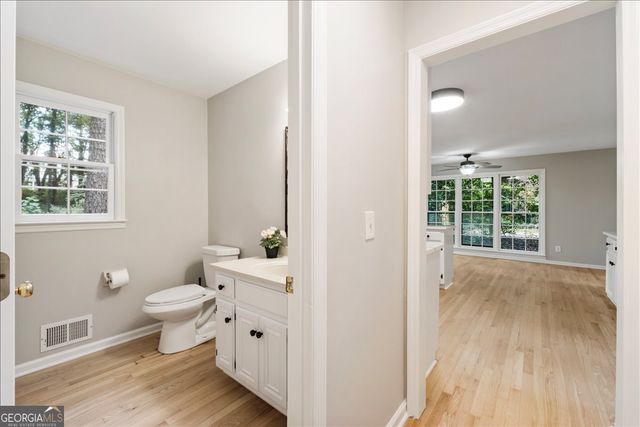 153 Lakeside Drive NW, Kennesaw, GA 30144