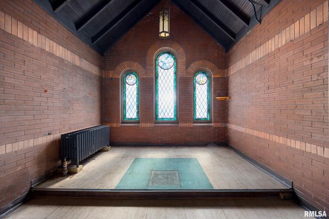 1601 NE MADISON Avenue, Peoria, IL 61603