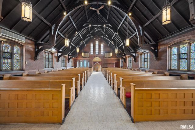 1601 NE MADISON Avenue, Peoria, IL 61603