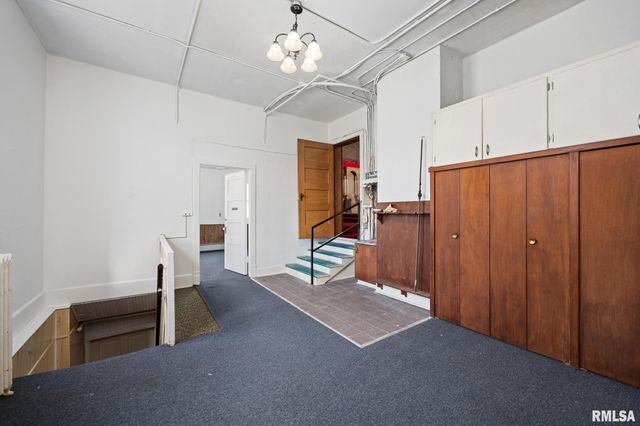 1601 NE MADISON Avenue, Peoria, IL 61603