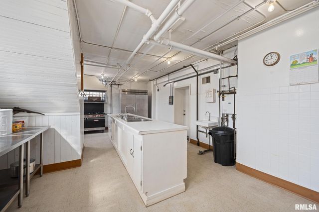 1601 NE MADISON Avenue, Peoria, IL 61603