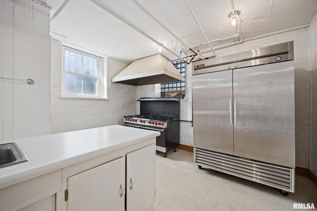 1601 NE MADISON Avenue, Peoria, IL 61603