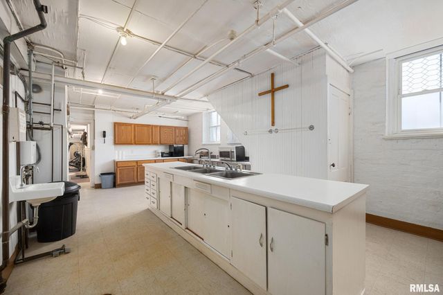 1601 NE MADISON Avenue, Peoria, IL 61603