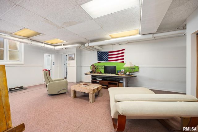 1601 NE MADISON Avenue, Peoria, IL 61603