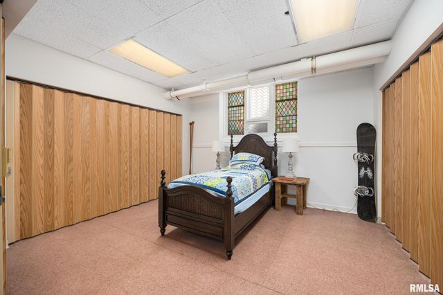 1601 NE MADISON Avenue, Peoria, IL 61603