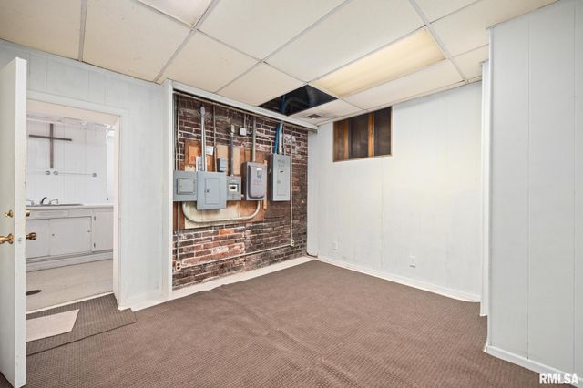 1601 NE MADISON Avenue, Peoria, IL 61603