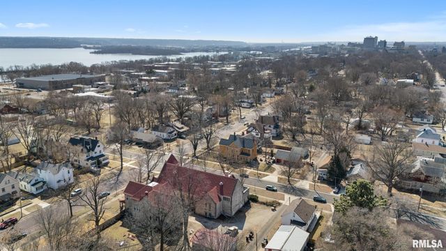 1601 NE MADISON Avenue, Peoria, IL 61603