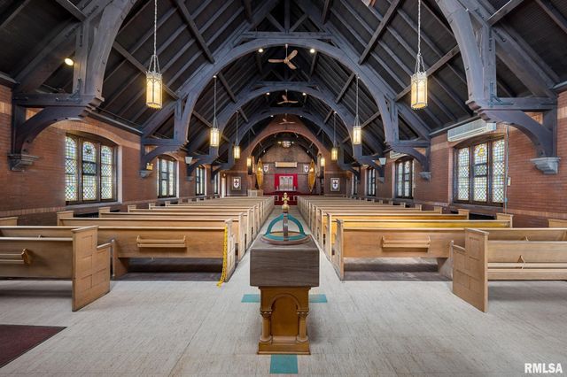 1601 NE MADISON Avenue, Peoria, IL 61603