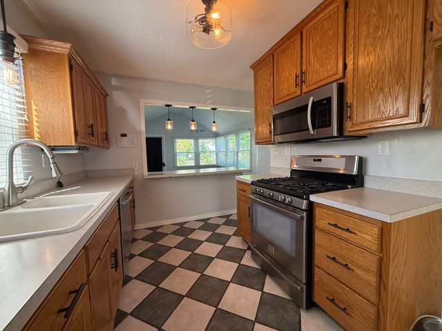 1417 Glenwood Avenue, Joliet, IL 60435