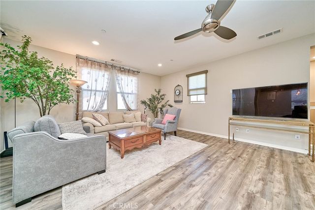 101 Trailblaze, Irvine, CA 92618