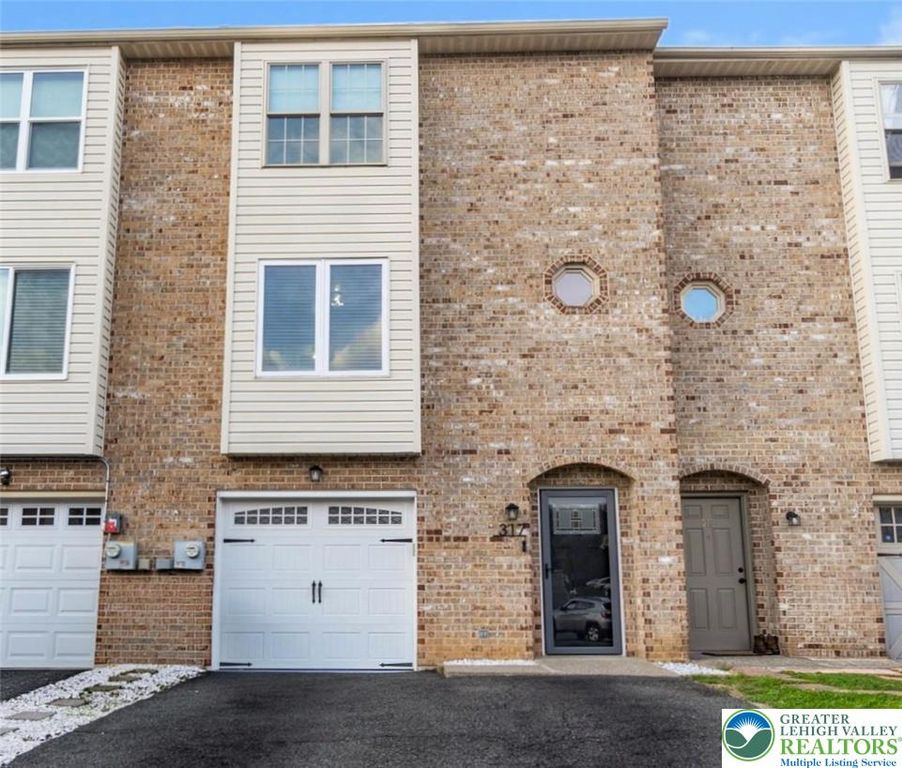 317 West 2nd Street, Alburtis Boro, PA 18011