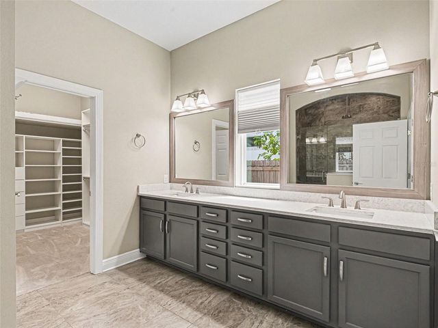 2424 WOOD STREET, Sarasota, FL 34237