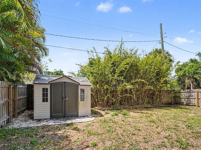 2424 WOOD STREET, Sarasota, FL 34237