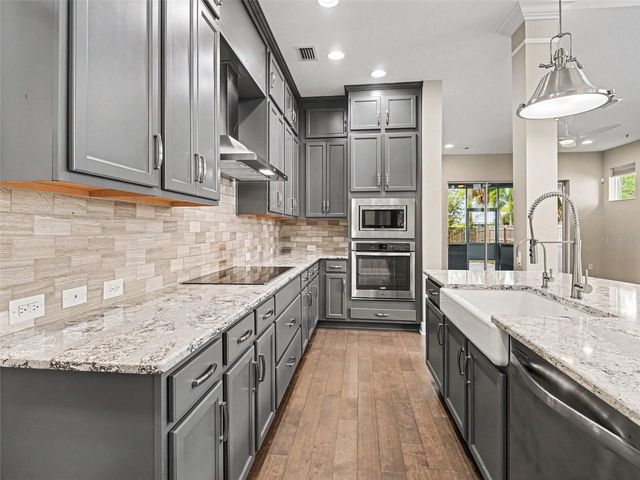 2424 WOOD STREET, Sarasota, FL 34237