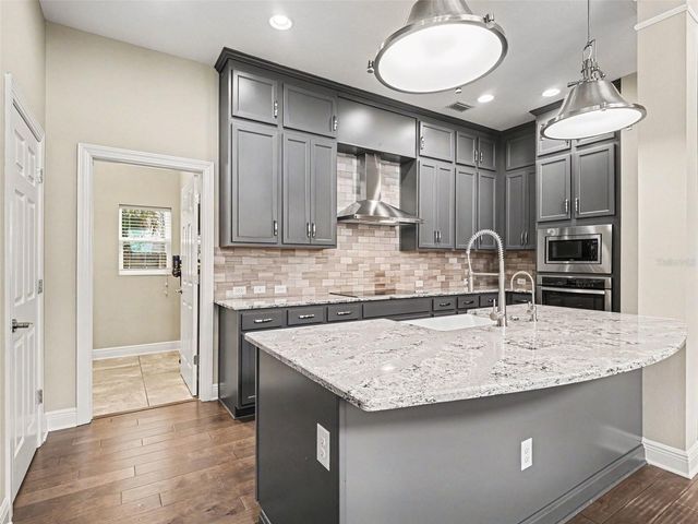 2424 WOOD STREET, Sarasota, FL 34237