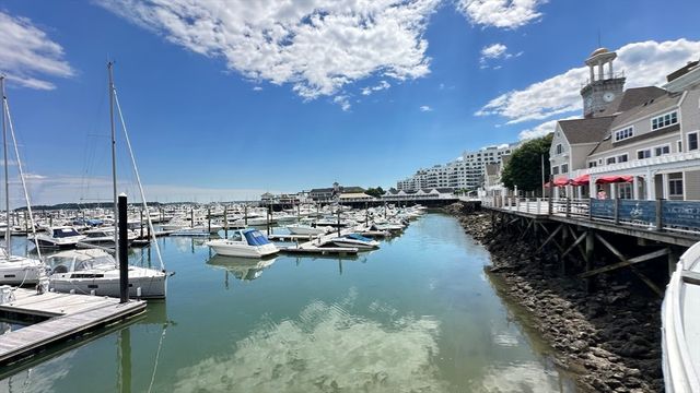 2001 Marina Dr 211, Quincy, MA 02171