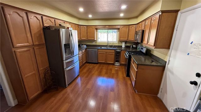 573 N Girard, Hemet, CA 92544