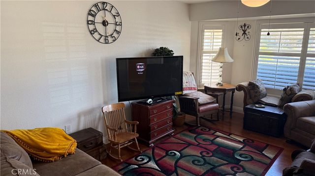 573 N Girard, Hemet, CA 92544