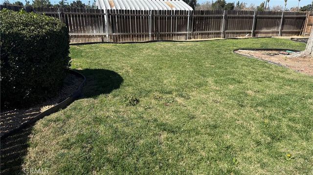 573 N Girard, Hemet, CA 92544