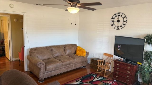 573 N Girard, Hemet, CA 92544