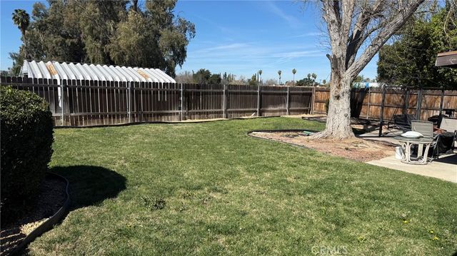 573 N Girard, Hemet, CA 92544
