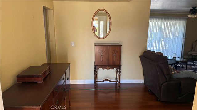 573 N Girard, Hemet, CA 92544