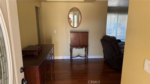 573 N Girard, Hemet, CA 92544