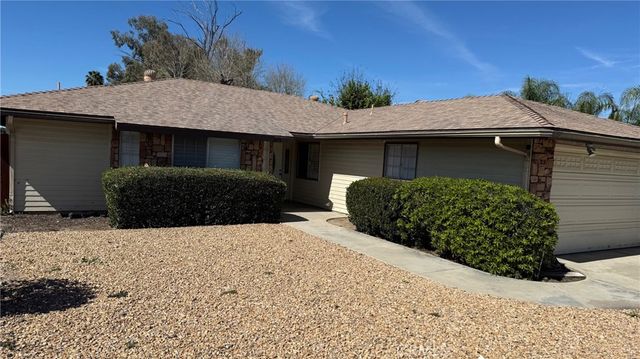 573 N Girard, Hemet, CA 92544