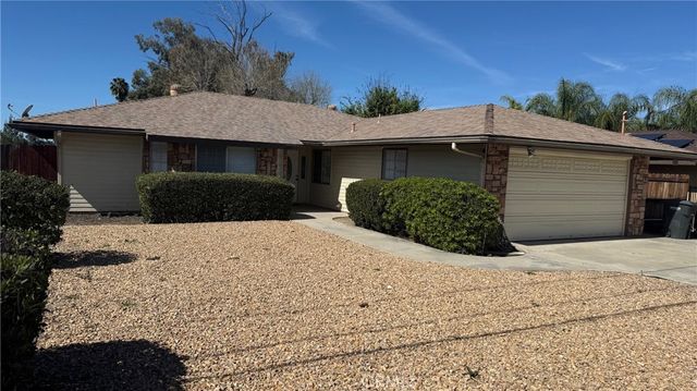 573 N Girard, Hemet, CA 92544