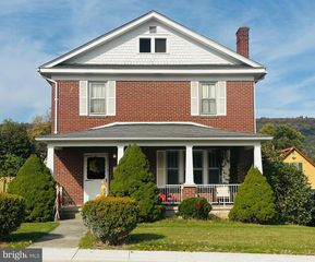 327 N HIGH ST, Romney, WV 26757