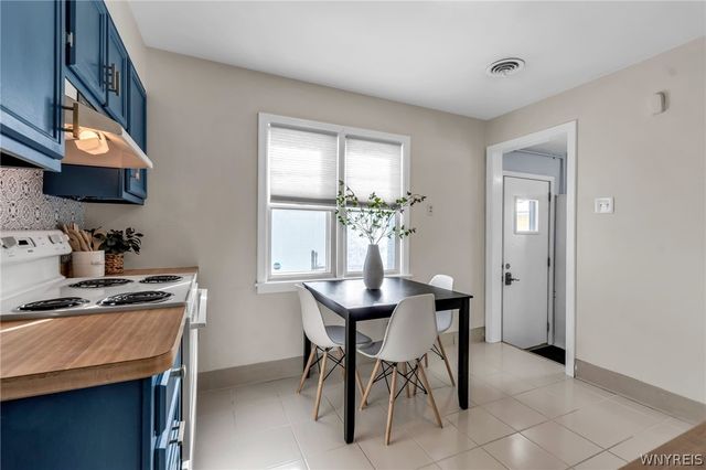 16 Woodcrest Drive, Amherst, NY 14226