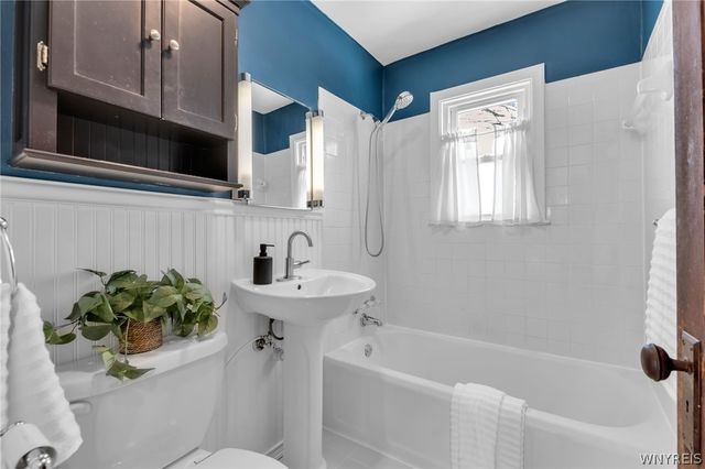 16 Woodcrest Drive, Amherst, NY 14226