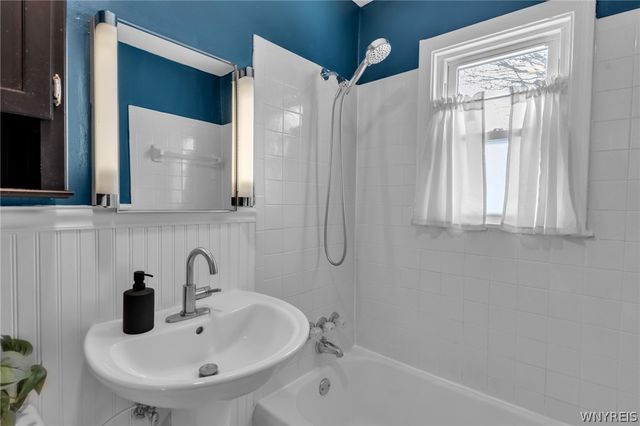 16 Woodcrest Drive, Amherst, NY 14226