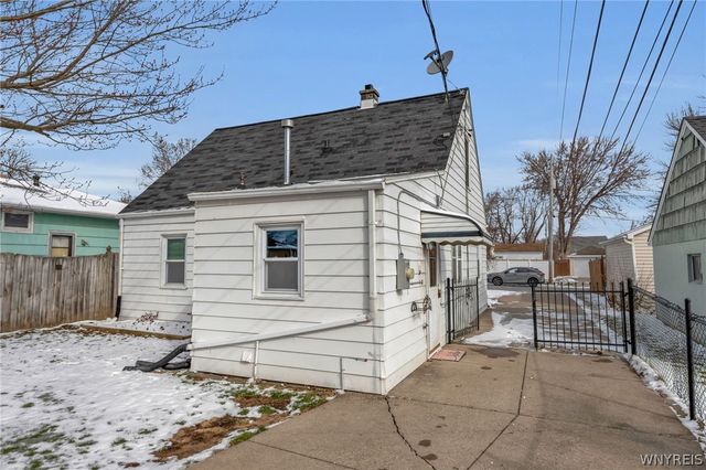 16 Woodcrest Drive, Amherst, NY 14226