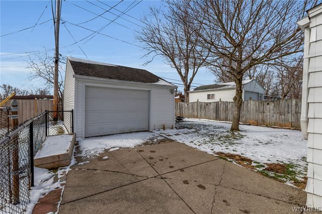 16 Woodcrest Drive, Amherst, NY 14226