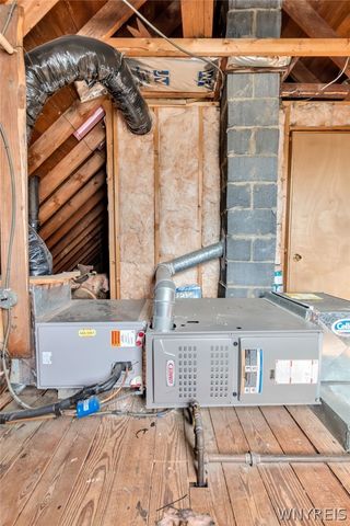 16 Woodcrest Drive, Amherst, NY 14226