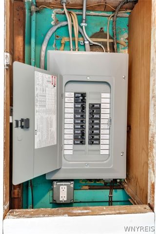 16 Woodcrest Drive, Amherst, NY 14226