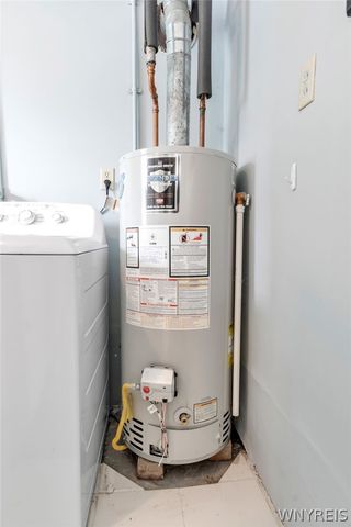 16 Woodcrest Drive, Amherst, NY 14226