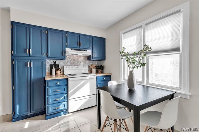 16 Woodcrest Drive, Amherst, NY 14226