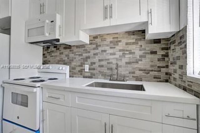 10430 NW 5th Ave, Miami, FL 33150