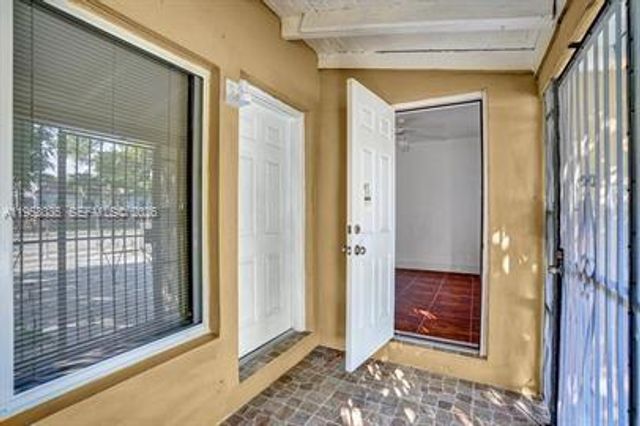 10430 NW 5th Ave, Miami, FL 33150