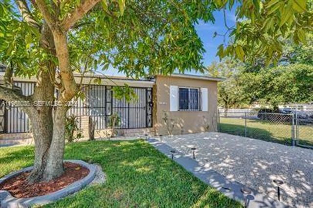 10430 NW 5th Ave, Miami, FL 33150